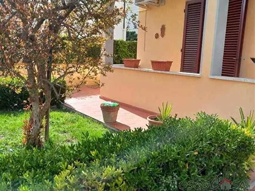 Immagine 1 di Villa in vendita  a Fucecchio