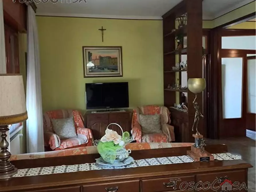 Immagine 5 di Villa in vendita  a Fucecchio