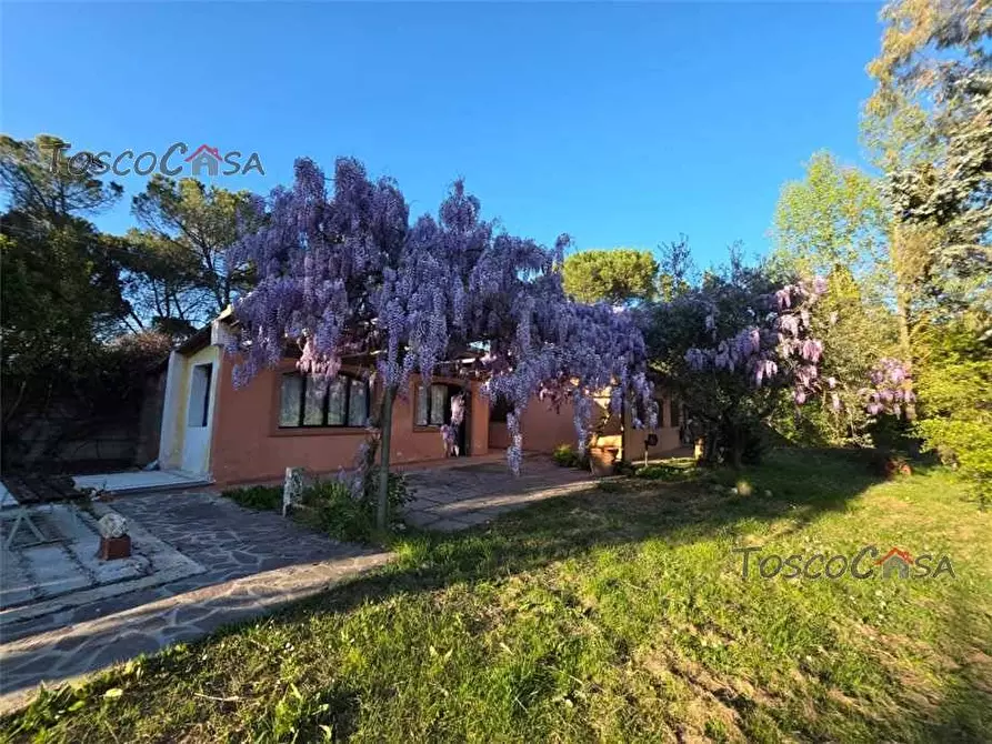 Immagine 1 di Villa in vendita  a Fucecchio