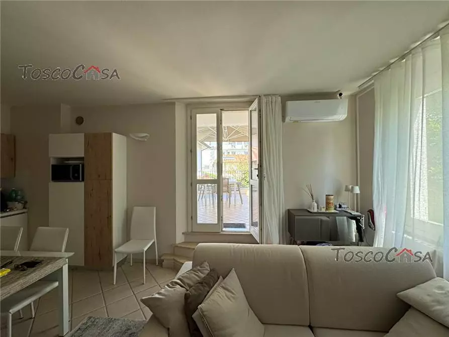 Immagine 2 di Appartamento in vendita  a Camaiore