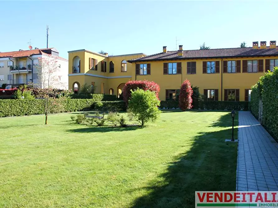 Immagine 2 di Appartamento in vendita  in Via Vallardi a Appiano Gentile