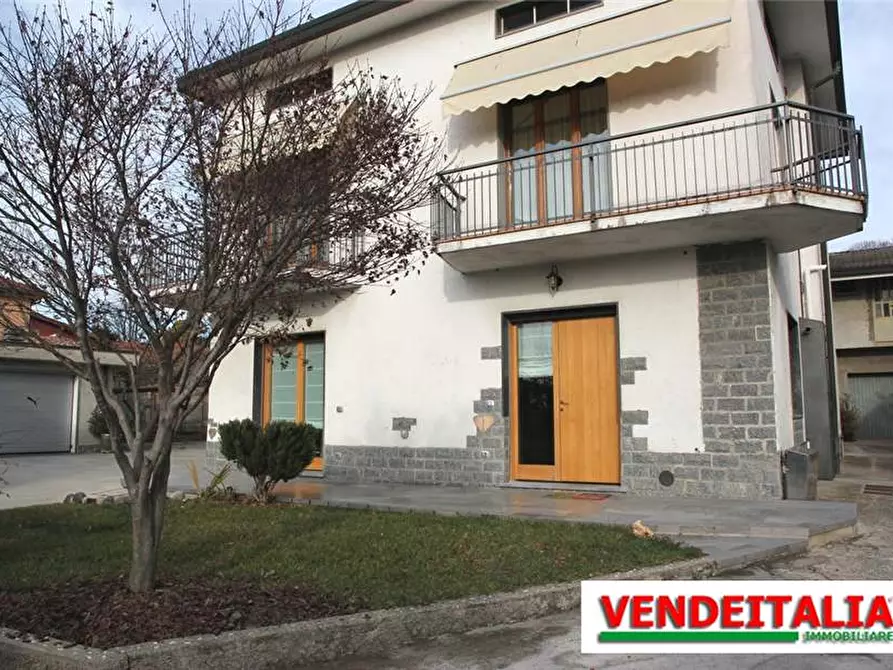 Immagine 4 di Appartamento in vendita  in Via rossini a Guanzate