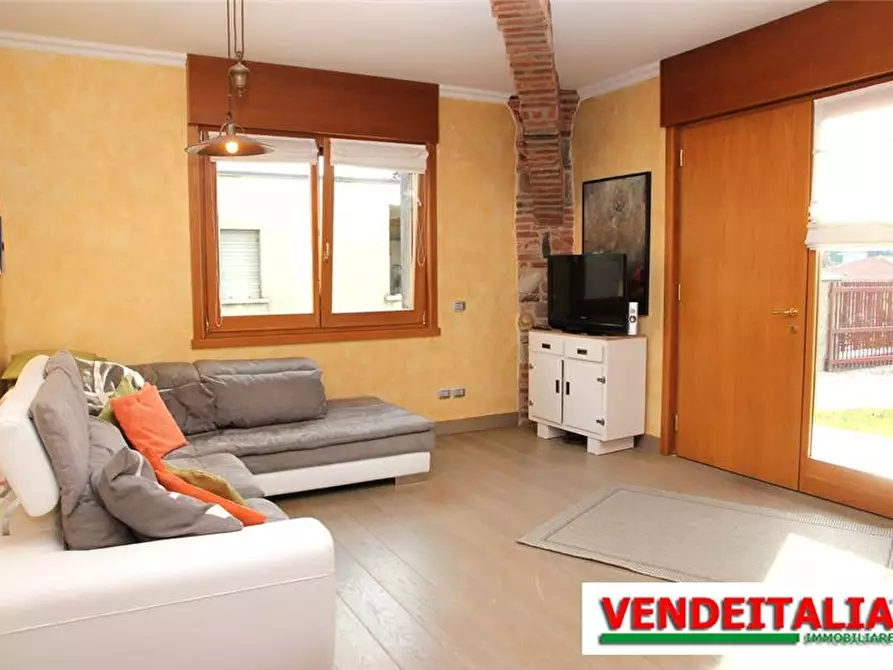 Immagine 8 di Appartamento in vendita  in Via rossini a Guanzate
