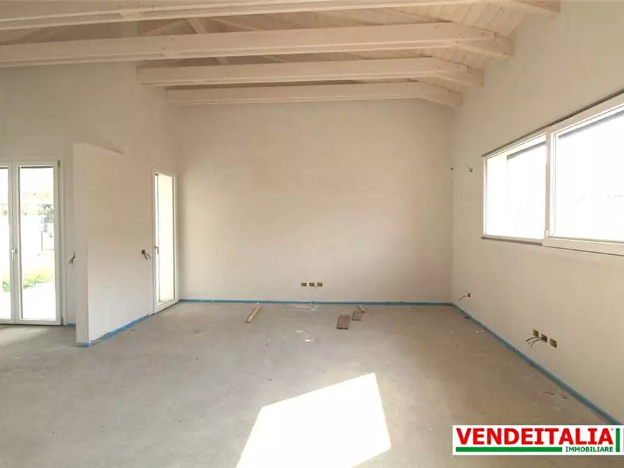 Immagine 5 di Villa in vendita  a Gerenzano
