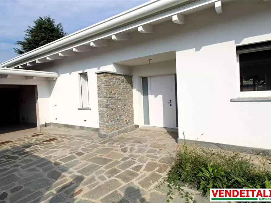 Immagine 7 di Villa in vendita  a Gerenzano
