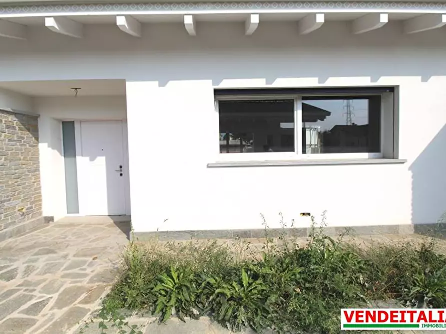 Immagine 9 di Villa in vendita  a Gerenzano