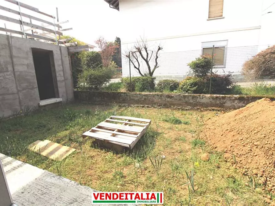 Immagine 4 di Villa in vendita  a Rovellasca