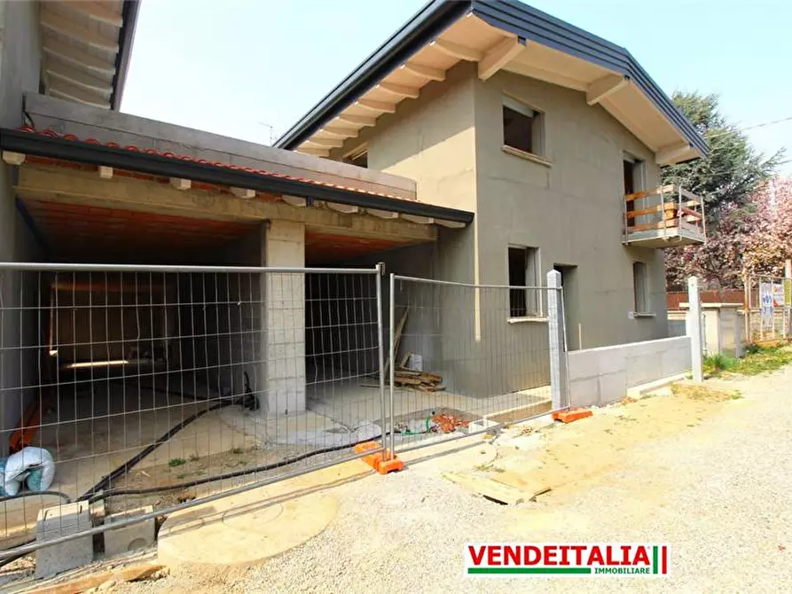 Immagine 9 di Villa in vendita  a Rovellasca