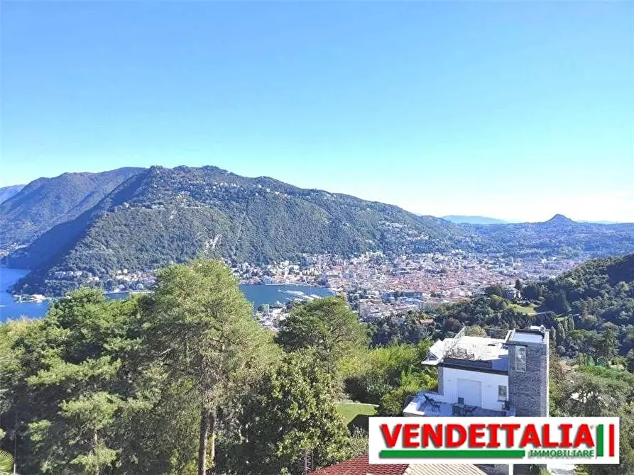 Immagine 2 di Appartamento in vendita  a Como