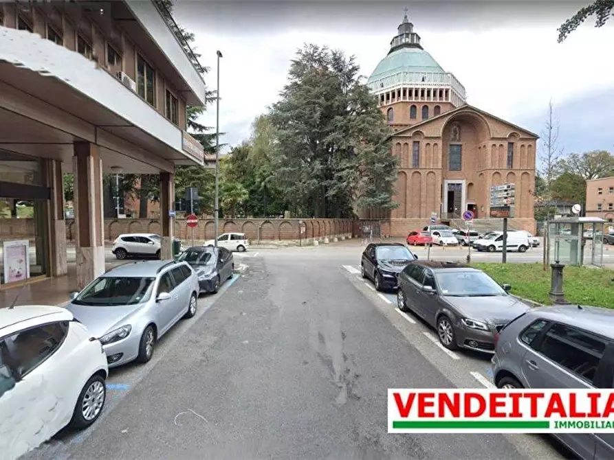 Immagine 2 di Ufficio in vendita  a Varese