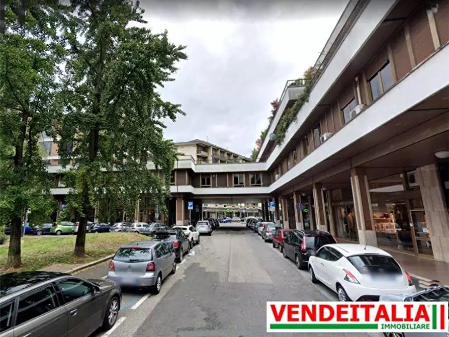 Immagine 4 di Ufficio in vendita  a Varese