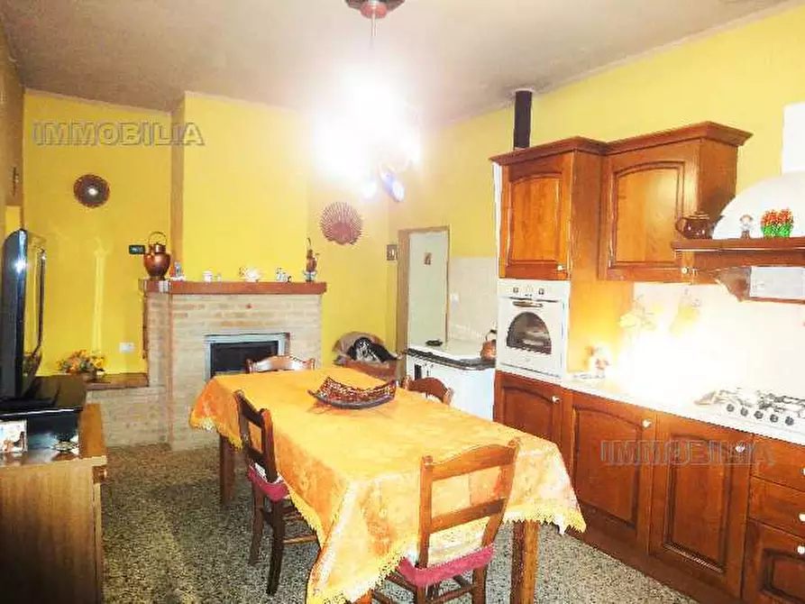 Immagine 4 di Rustico / casale in vendita  a Arezzo