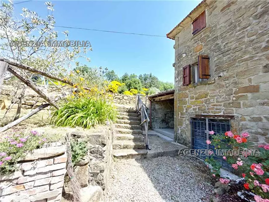 Immagine 8 di Rustico / casale in vendita  a Arezzo