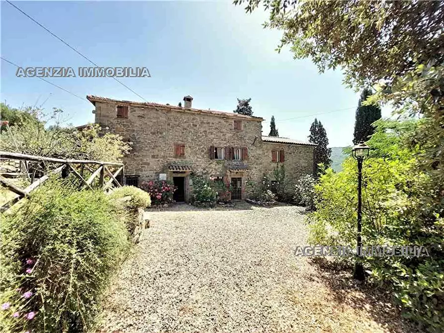 Immagine 2 di Rustico / casale in vendita  a Arezzo