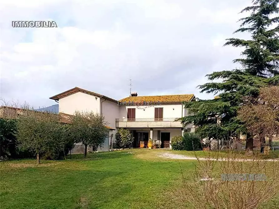 Immagine 1 di Villa in vendita  a Citta' Di Castello