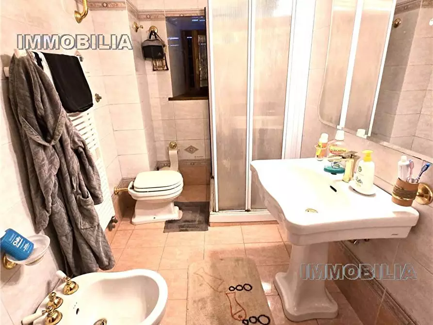 Immagine 10 di Villa in vendita  a Arezzo