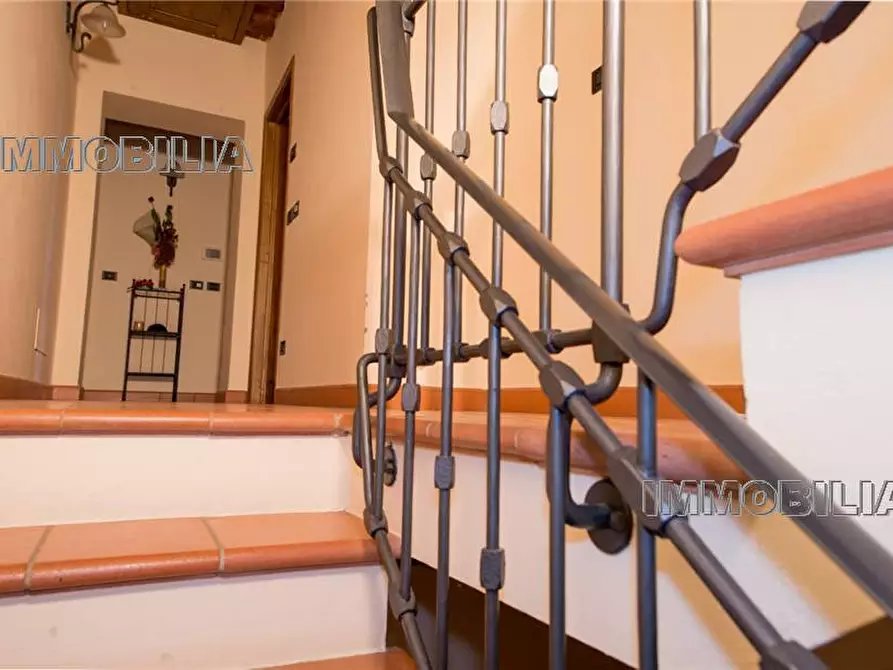 Immagine 11 di Villa in vendita  a Arezzo
