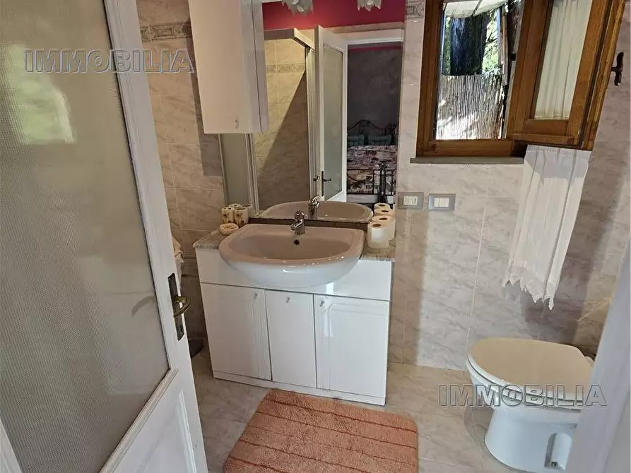 Immagine 15 di Villa in vendita  a Arezzo