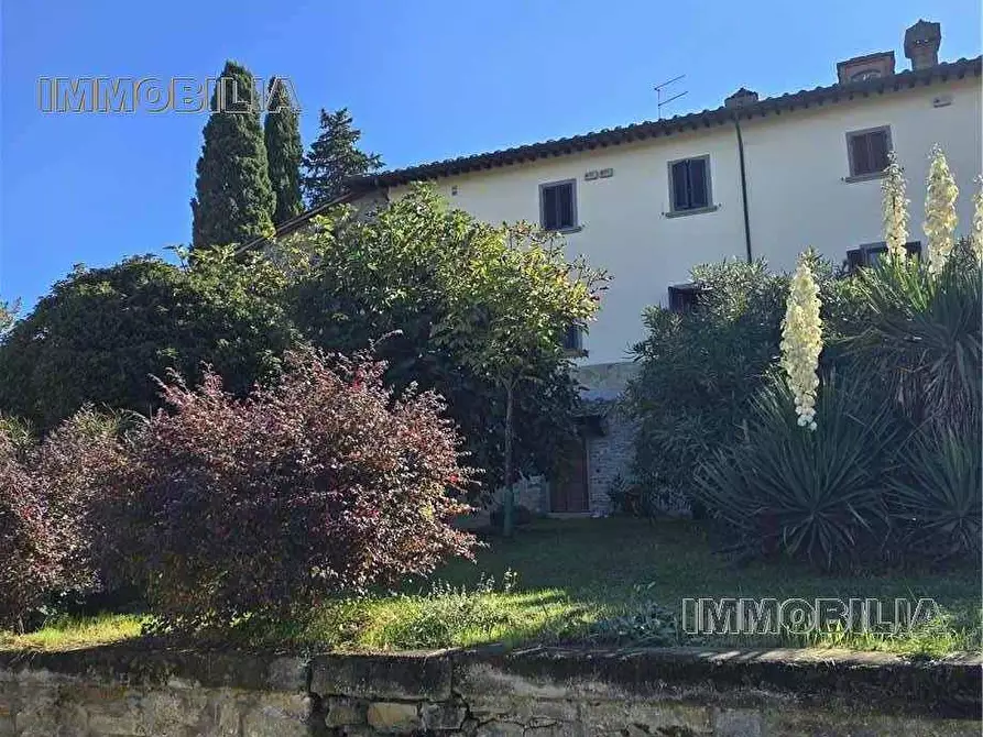 Immagine 17 di Villa in vendita  a Arezzo