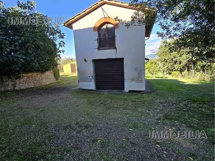 Immagine 18 di Villa in vendita  a Arezzo