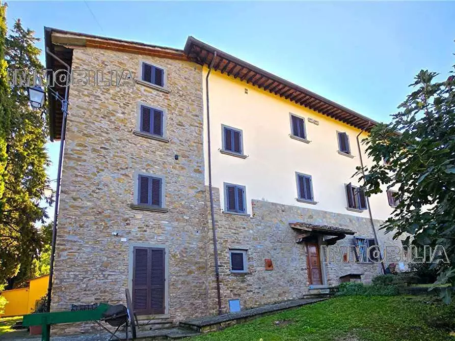 Immagine 2 di Villa in vendita  a Arezzo
