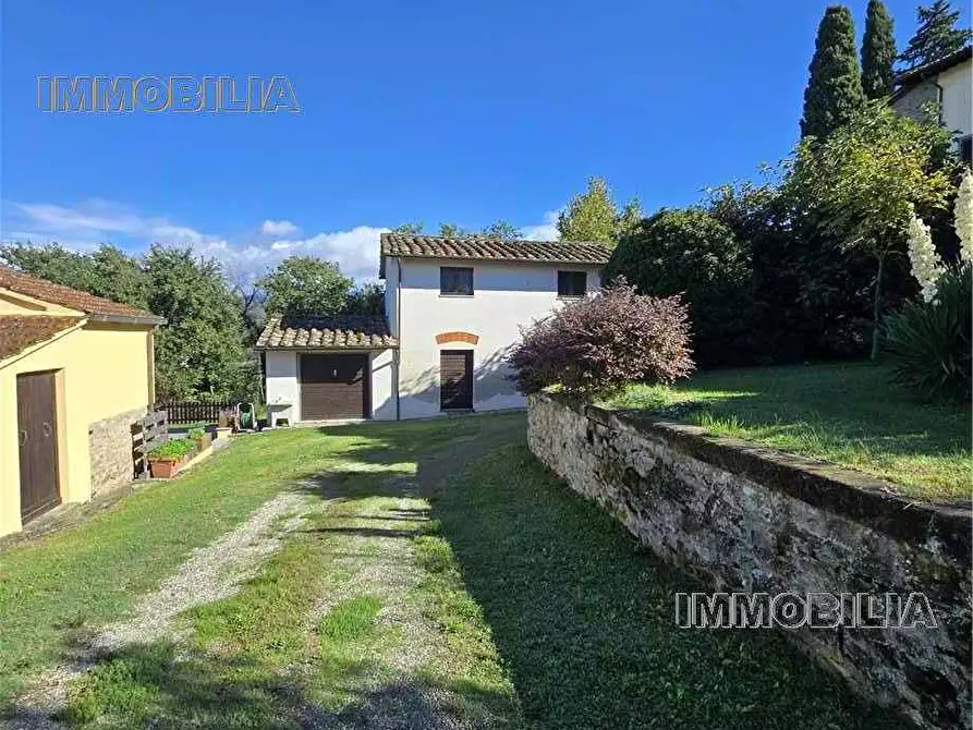 Immagine 23 di Villa in vendita  a Arezzo