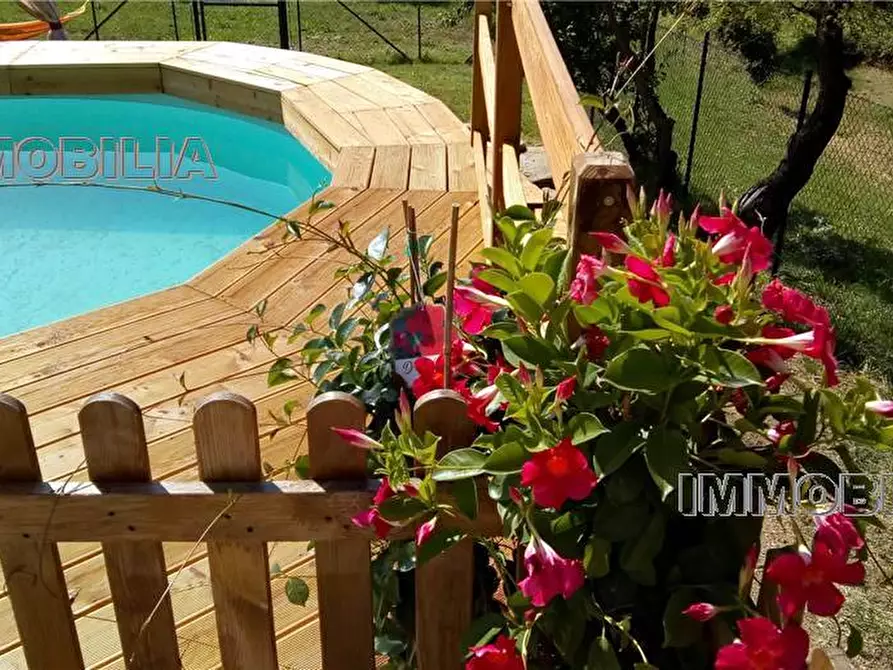 Immagine 25 di Villa in vendita  a Arezzo