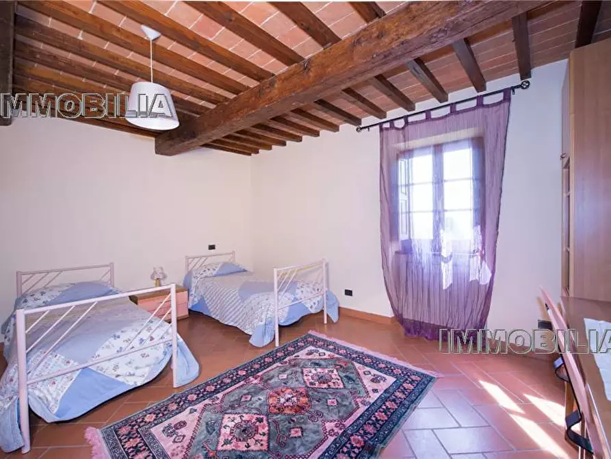 Immagine 6 di Villa in vendita  a Arezzo