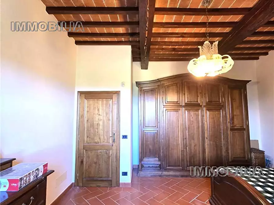 Immagine 8 di Villa in vendita  a Arezzo