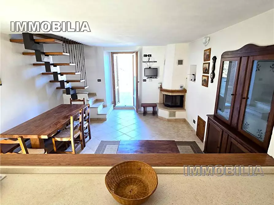 Immagine 4 di Porzione di casa in vendita  a Caprese Michelangelo