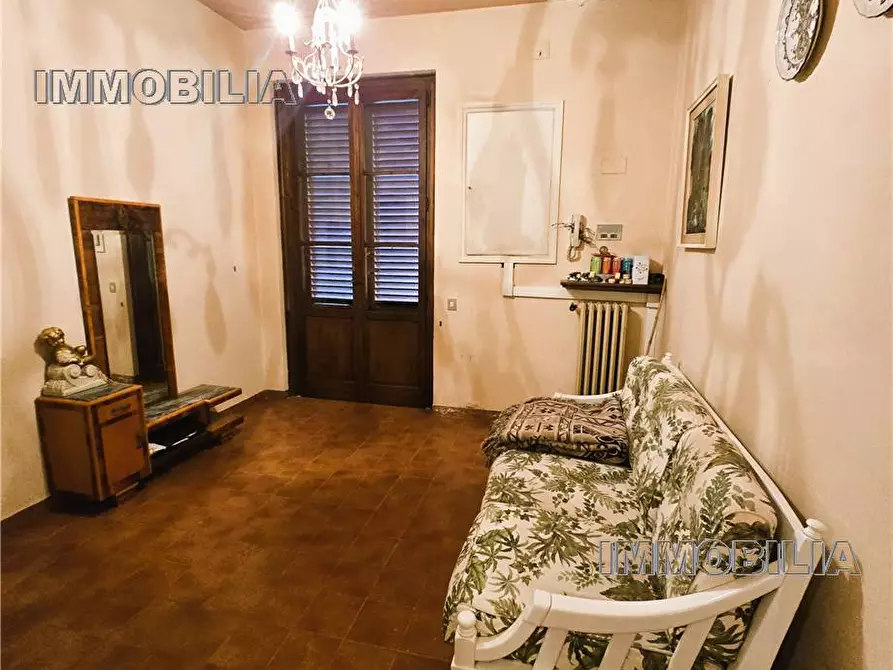 Immagine 10 di Deposito in vendita  a Arezzo