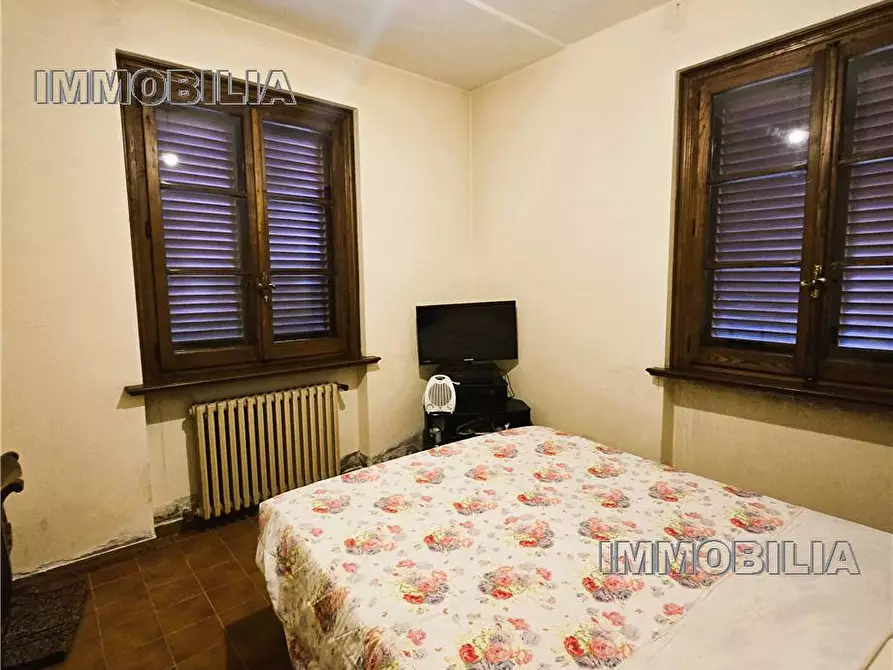 Immagine 11 di Deposito in vendita  a Arezzo