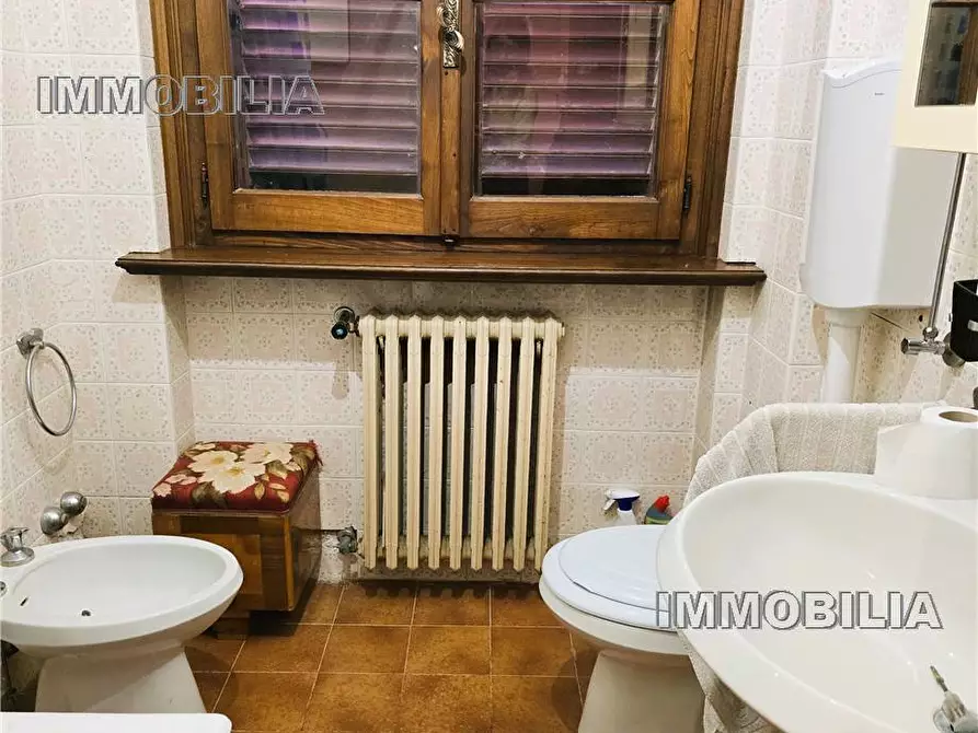 Immagine 12 di Deposito in vendita  a Arezzo