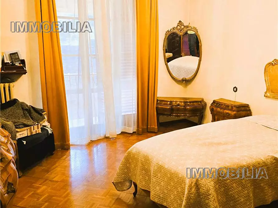 Immagine 14 di Deposito in vendita  a Arezzo