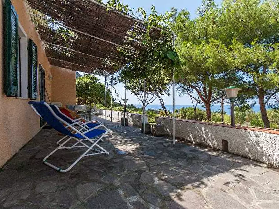 Immagine 1 di Villa in vendita  a Marciana