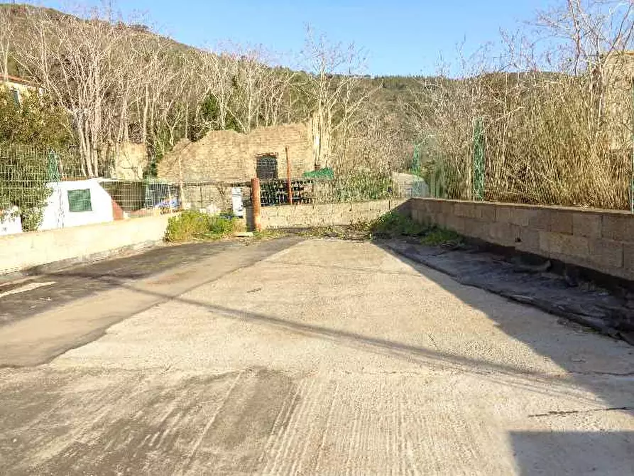 Immagine 2 di Deposito in vendita  a Capoliveri