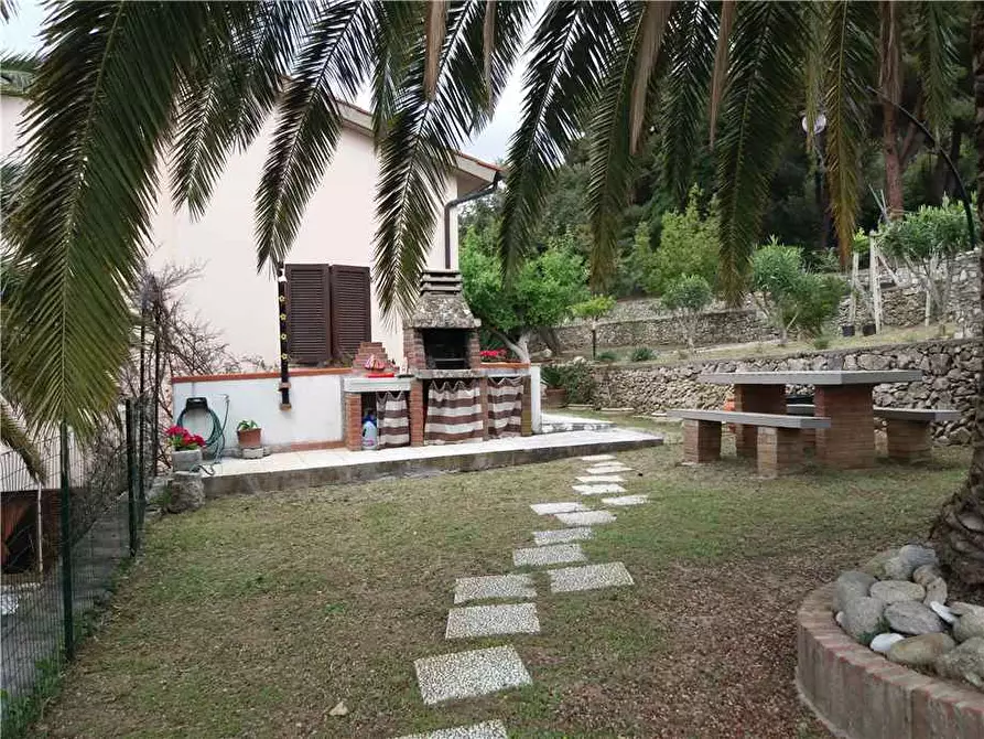 Immagine 1 di Villa in vendita  a Campo Nell'elba