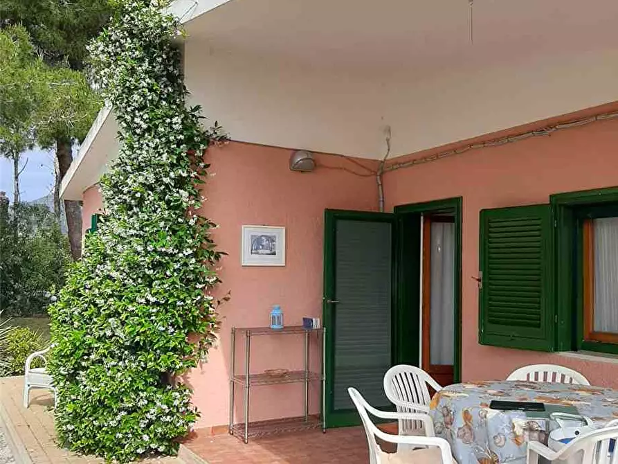 Immagine 2 di Villa in vendita  a Portoferraio
