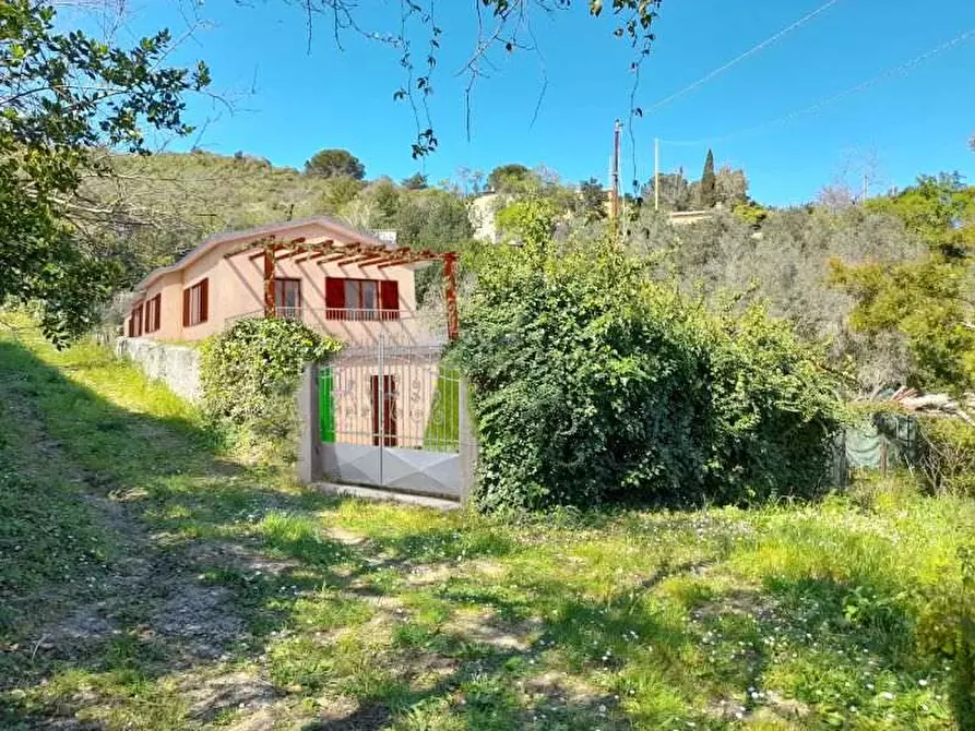 Immagine 1 di Villa in vendita  a Portoferraio