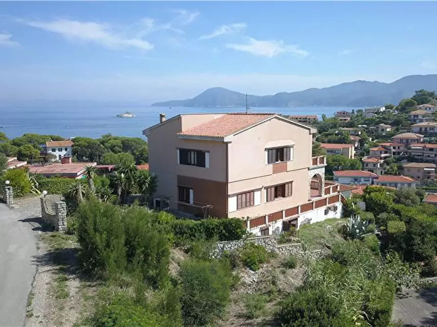 Immagine 1 di Villa in vendita  a Portoferraio