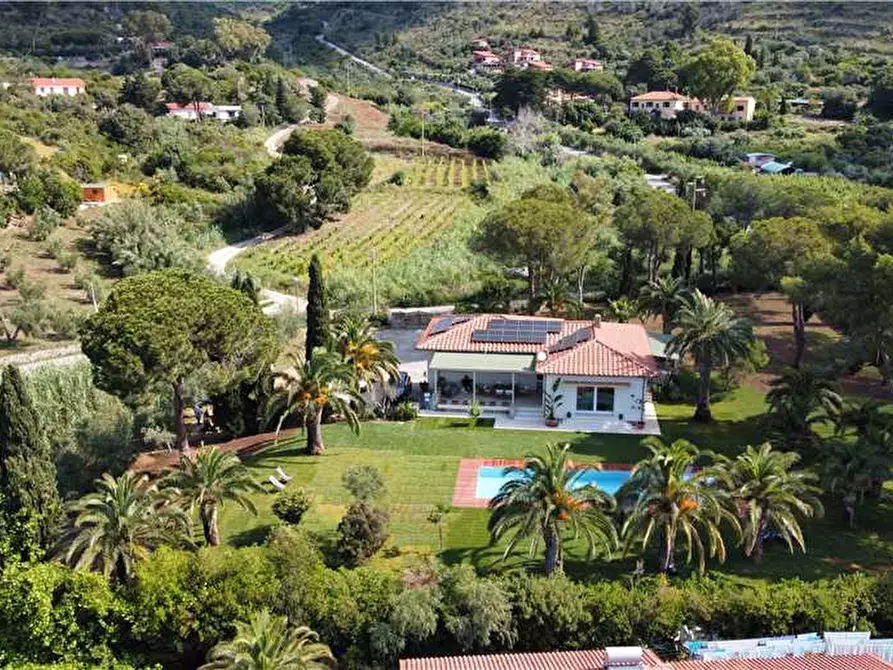 Immagine 1 di Villa in vendita  a Capoliveri