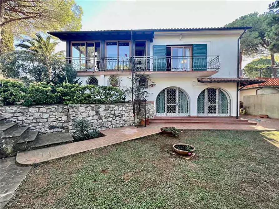 Immagine 1 di Villa in vendita  a Porto Azzurro