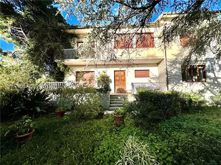Immagine 2 di Villa in vendita  a Portoferraio
