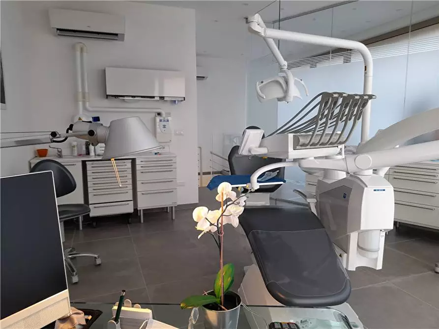 Immagine 2 di Ufficio in vendita  a Marciana Marina