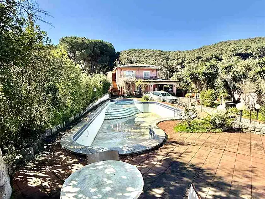 Immagine 5 di Villa in vendita  a Portoferraio