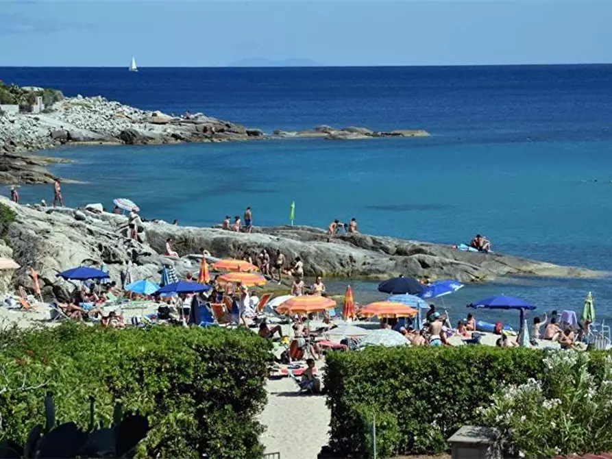 Immagine 13 di Albergo/B&B/Residence in vendita  a Campo Nell'elba