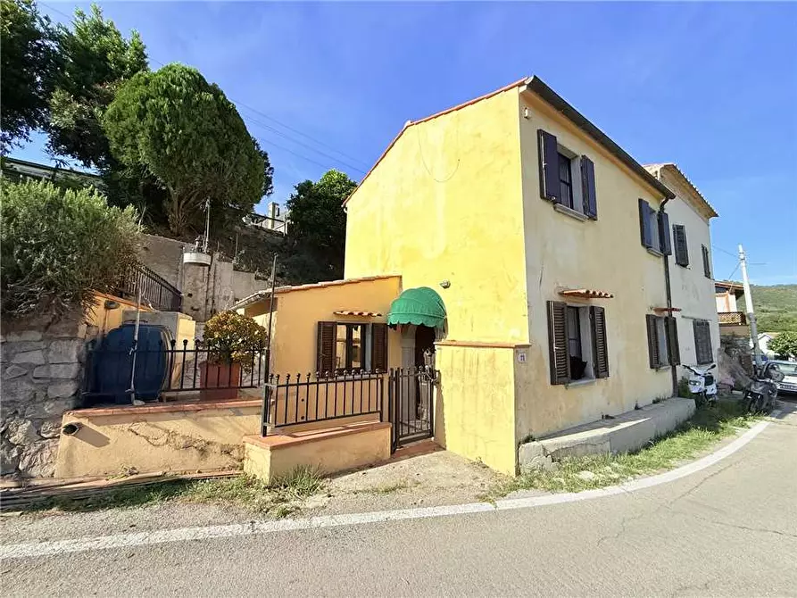 Immagine 1 di Porzione di casa in vendita  a Marciana