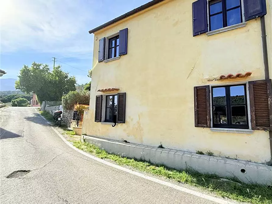 Immagine 11 di Porzione di casa in vendita  a Marciana