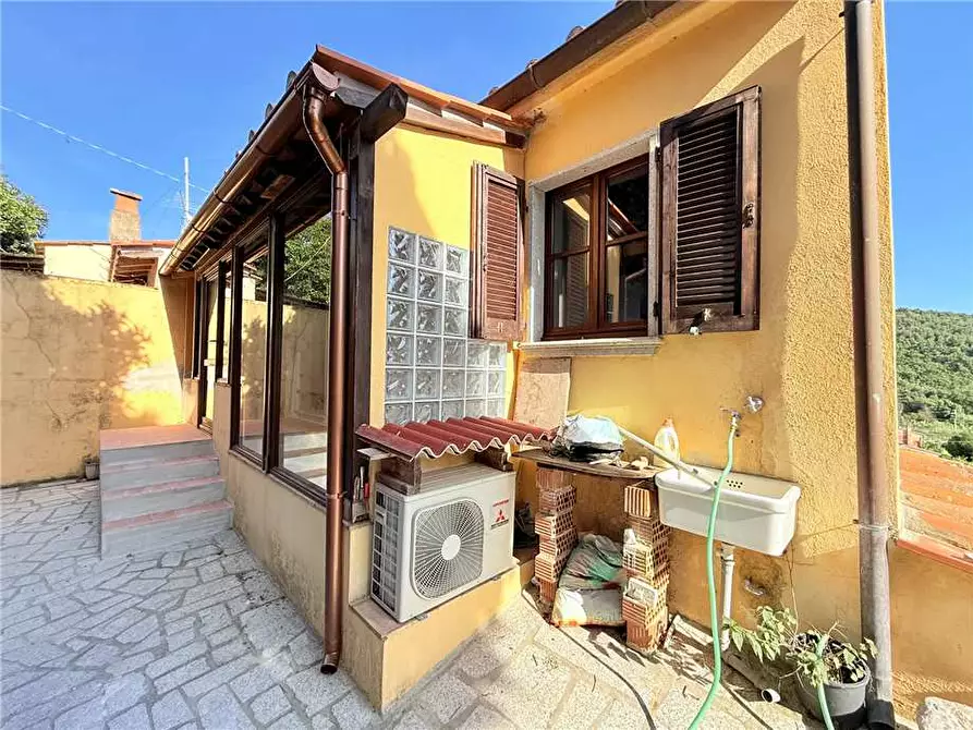 Immagine 3 di Porzione di casa in vendita  a Marciana