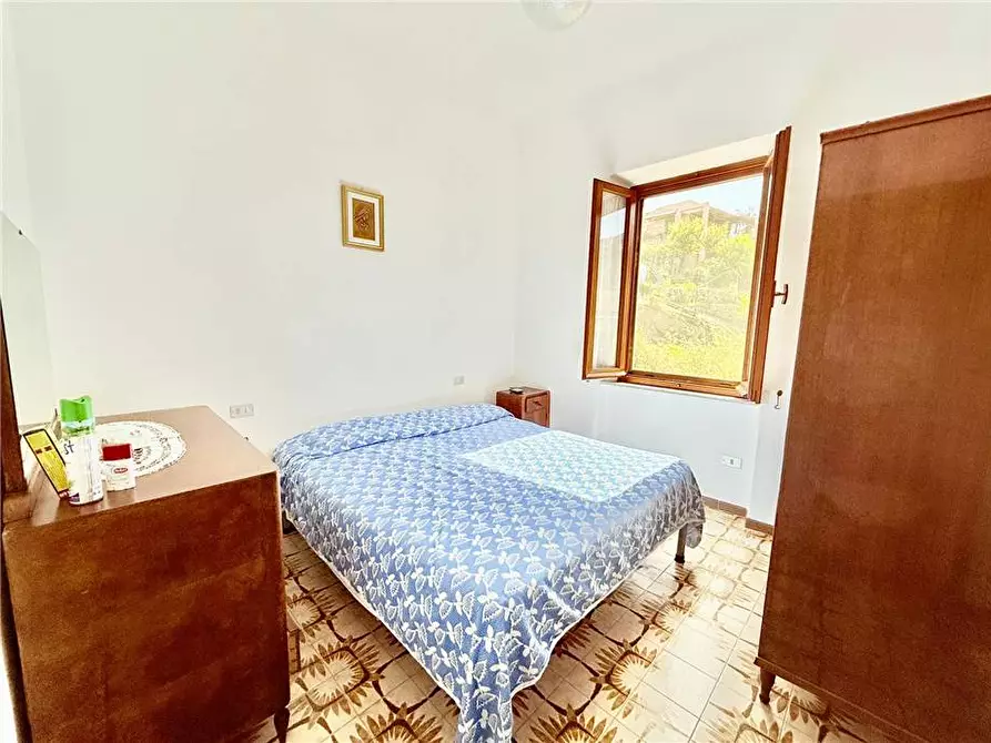 Immagine 10 di Porzione di casa in vendita  a Marciana